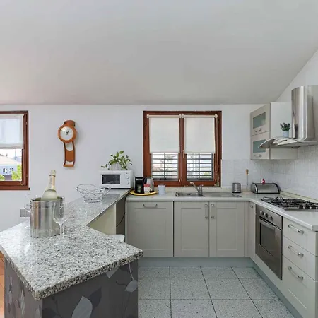 In Porec/istrien 10437 Apartamento Poreč
